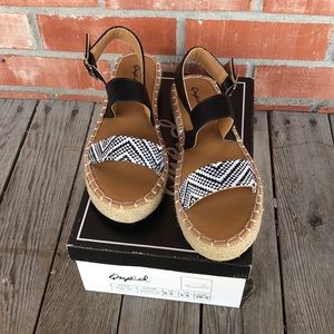 Qupid black and white platform sandal